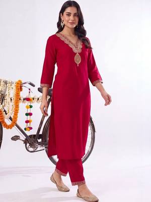 women regular thread work liva kurta with trousers 1