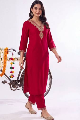 women regular thread work liva kurta with trousers