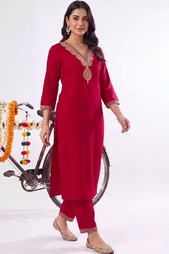women regular thread work liva kurta with trousers