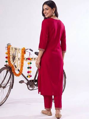 women regular thread work liva kurta with trousers 2
