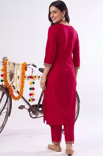 women regular thread work liva kurta with trousers
