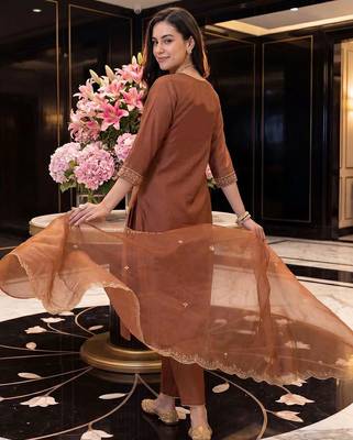 women ethnic motifs embroidered regular thread work liva kurta with trousers & with dupatta 6