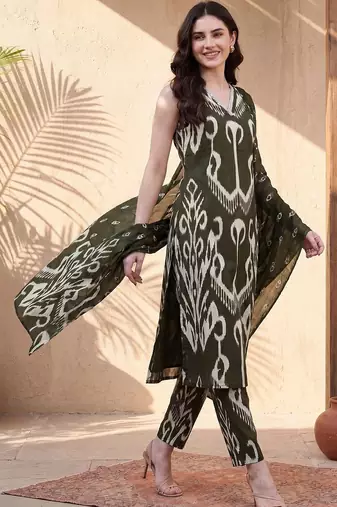 women printed regular cotton kurta with trousers & with dupatta