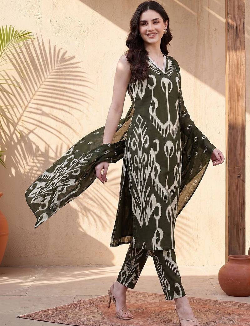women printed regular cotton kurta with trousers & with dupatta