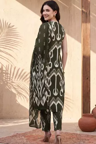 women printed regular cotton kurta with trousers & with dupatta