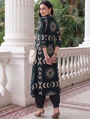 women ethnic motifs printed regular kurta with harem pants 3