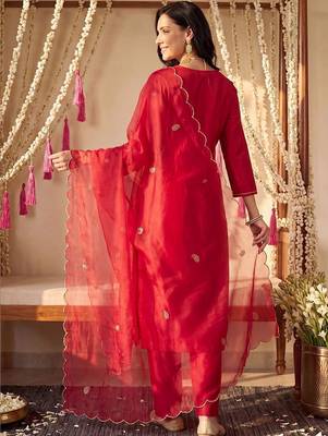 women ethnic motifs embroidered regular thread work kurta with trousers & with dupatta 4