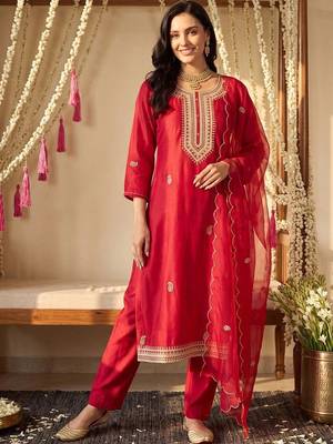 women ethnic motifs embroidered regular thread work kurta with trousers & with dupatta 6