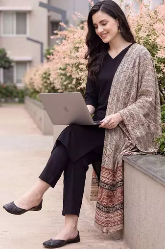 women ethnic motifs regular kurta with trousers & with dupatta
