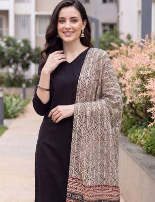 women ethnic motifs regular kurta with trousers & with dupatta 2