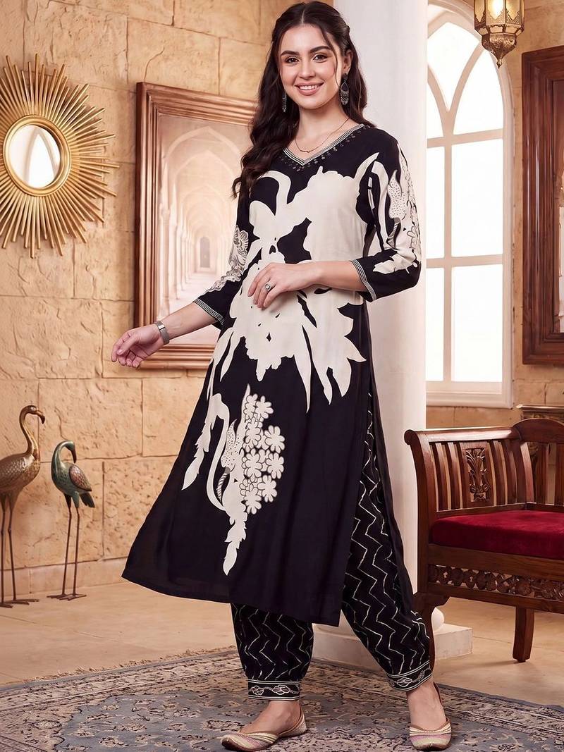 women floral printed regular kurta with trousers