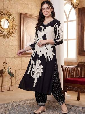 women floral printed regular kurta with trousers 6