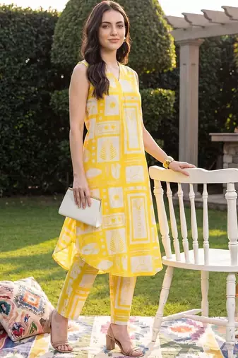 women printed regular cotton kurta with trousers