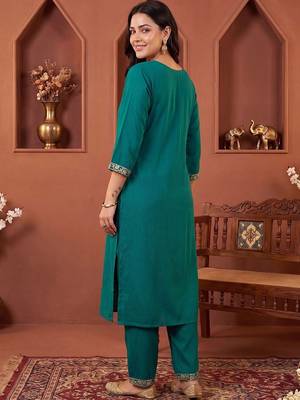 women ethnic motifs embroidered regular thread work kurta with trousers 2