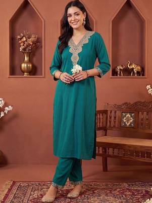 women ethnic motifs embroidered regular thread work kurta with trousers 4