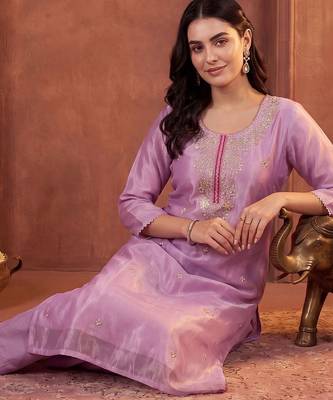 women ethnic motifs embroidered regular kurta with trousers & with dupatta 4