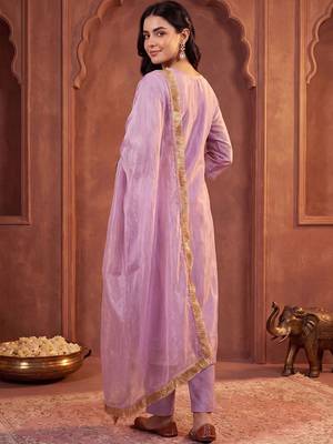 women ethnic motifs embroidered regular kurta with trousers & with dupatta 5