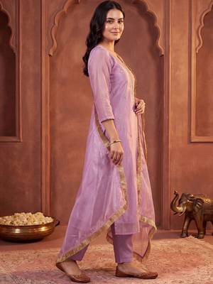 women ethnic motifs embroidered regular kurta with trousers & with dupatta 6