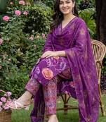 women floral printed regular cotton kurta with trousers & with dupatta