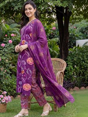 women floral printed regular cotton kurta with trousers & with dupatta 3
