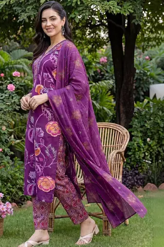 women floral printed regular cotton kurta with trousers & with dupatta