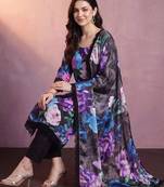 women floral printed regular kurta with trousers & with dupatta