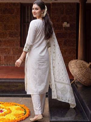 women ethnic motifs embroidered regular mirror work cotton kurta with trousers & with dupatta 4