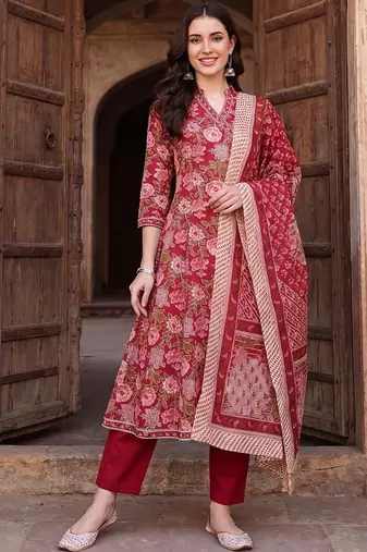 women floral printed regular cotton kurta with trousers & with dupatta