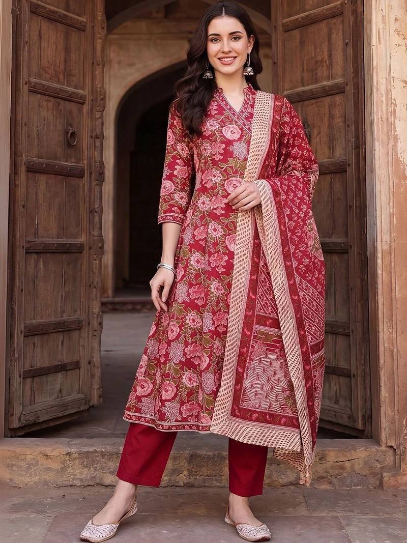 women floral printed regular cotton kurta with trousers & with dupatta