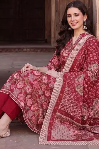 women floral printed regular cotton kurta with trousers & with dupatta