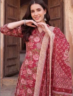 women floral printed regular cotton kurta with trousers & with dupatta 5