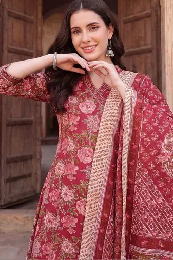 women floral printed regular cotton kurta with trousers & with dupatta