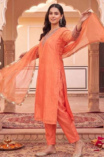 women regular thread work kurta with trousers & with dupatta