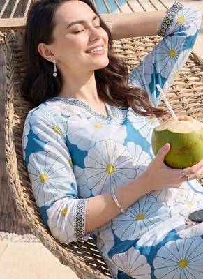 women floral printed regular cotton kurta with trousers 4