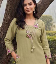 women floral embroidered regular thread work kurta with trousers