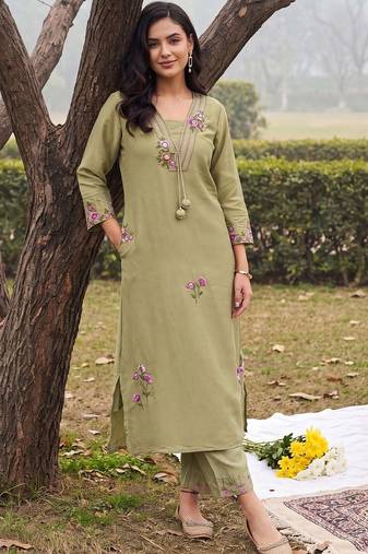 women floral embroidered regular thread work kurta with trousers