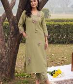 women floral embroidered regular thread work kurta with trousers