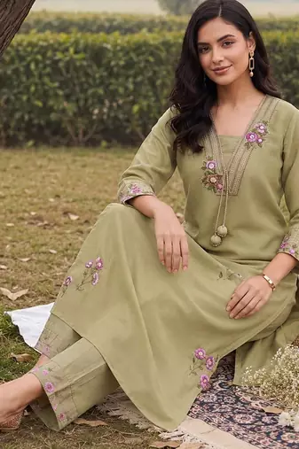 women floral embroidered regular thread work kurta with trousers