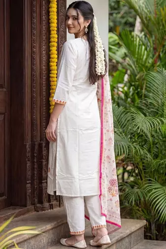 women floral embroidered regular thread work cotton kurta with trousers & with dupatta