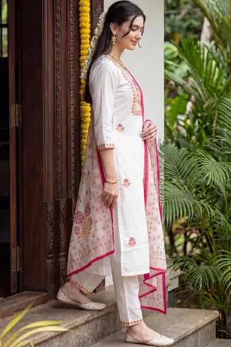 women floral embroidered regular thread work cotton kurta with trousers & with dupatta