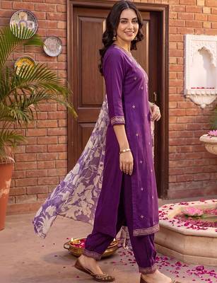 women ethnic motifs embroidered regular thread work kurta with patiala & with dupatta 3