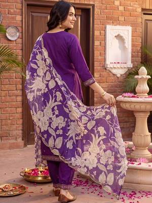 women ethnic motifs embroidered regular thread work kurta with patiala & with dupatta 4