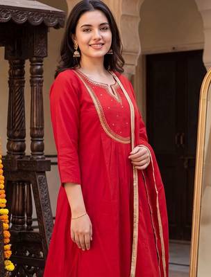 women embroidered regular thread work kurta with trousers & with dupatta 3