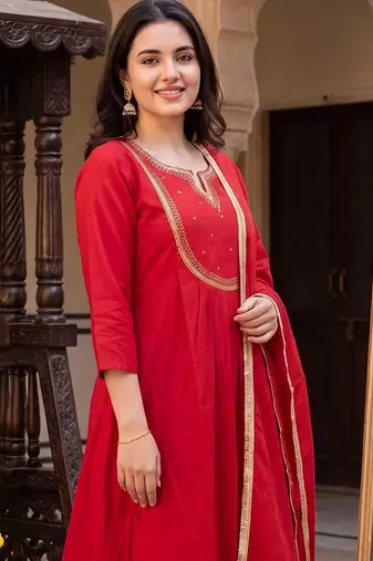 women embroidered regular thread work kurta with trousers & with dupatta