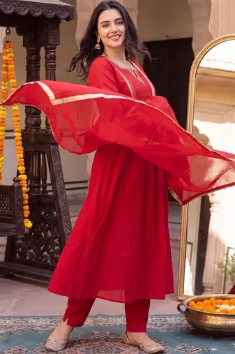 women embroidered regular thread work kurta with trousers & with dupatta