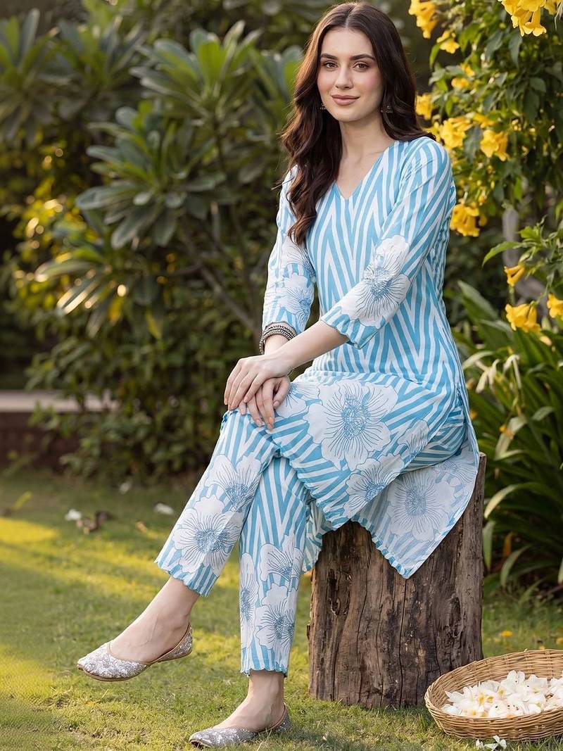 women printed regular cotton kurta with trousers