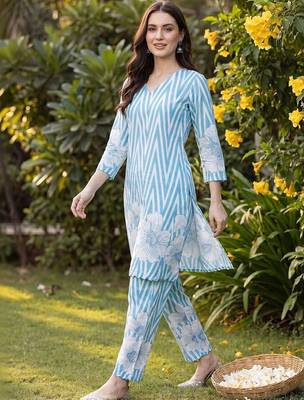 women printed regular cotton kurta with trousers 3