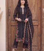 women floral embroidered regular thread work kurta with trousers & with dupatta