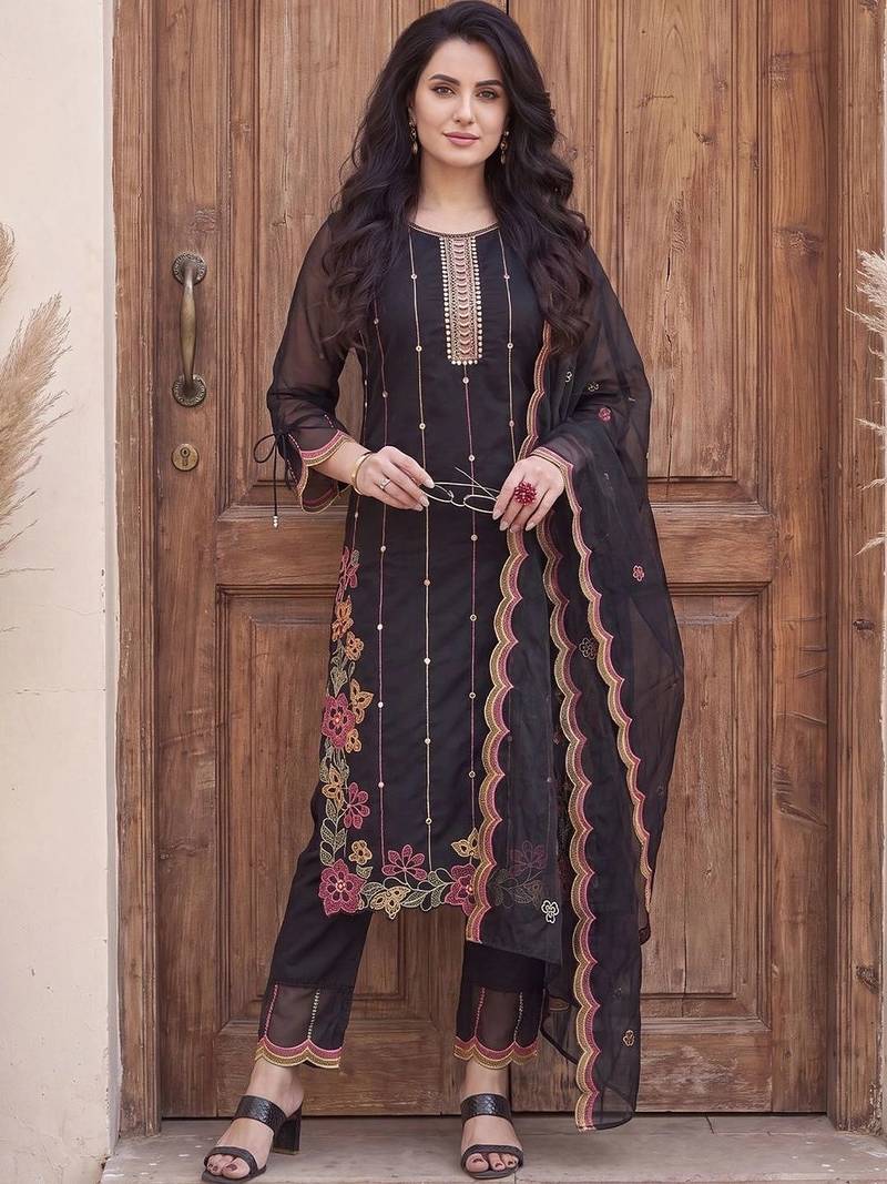 women floral embroidered regular thread work kurta with trousers & with dupatta