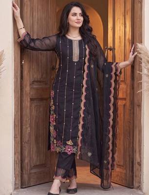 women floral embroidered regular thread work kurta with trousers & with dupatta 3